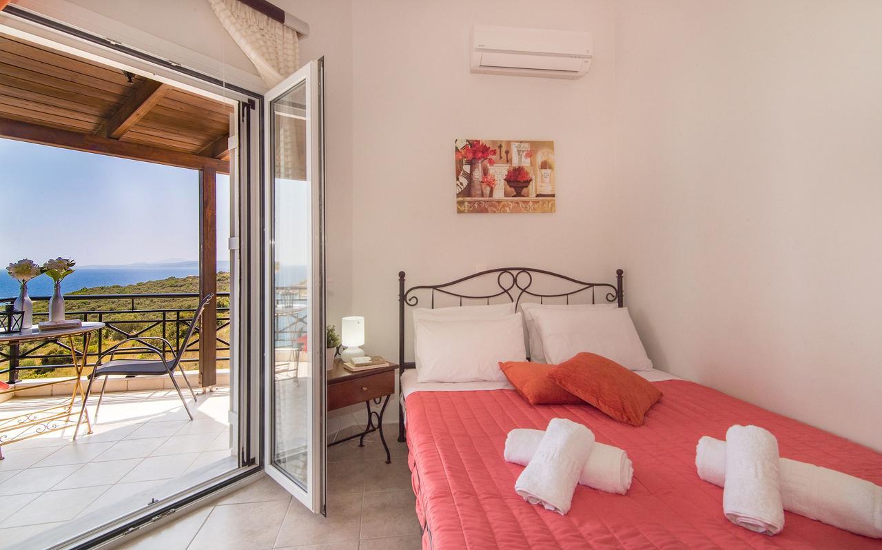 Coastal Paradise Found - Komis' Private Pool Retreat Агиос-Николаос Экстерьер фото